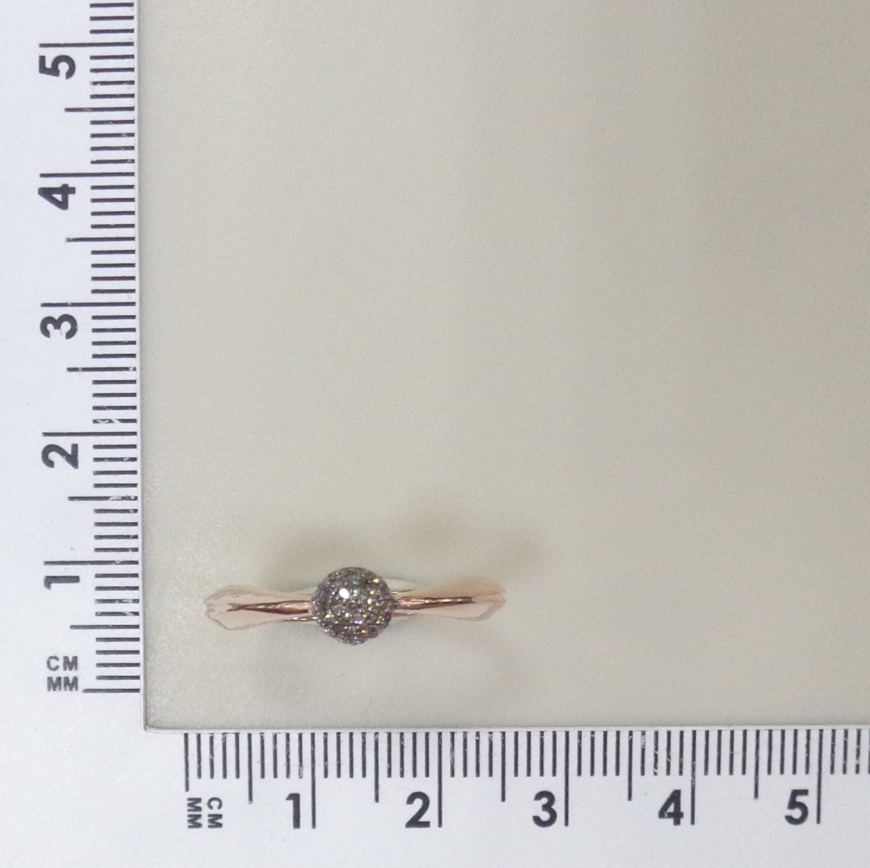 Серебряное кольцо с коньячными бриллиантами